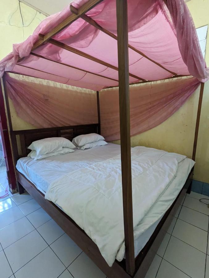 Agus Family Homestay Лабуан-Бахо Экстерьер фото