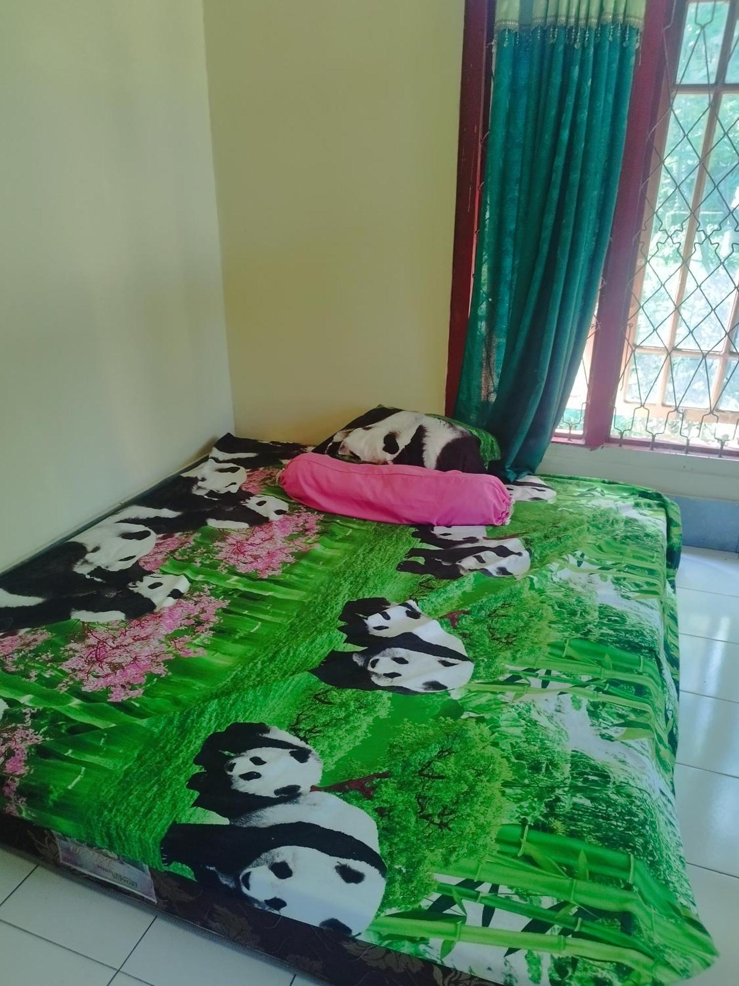 Agus Family Homestay Лабуан-Бахо Экстерьер фото